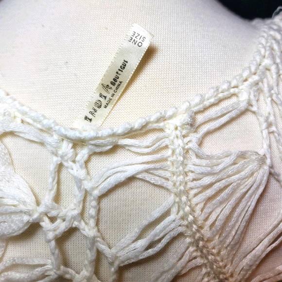 EUC| WHITE CREAM MACRAME BOHO FESTIVAL TOP - Picture 2 of 6